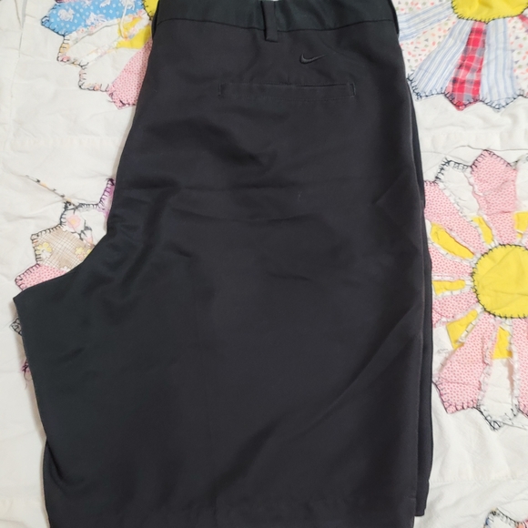 Black Nike dri fit shorts - Picture 2 of 5